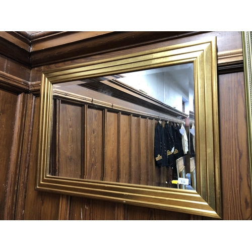 838 - Wall mirror with beveled glass and gilt frame, 66 x 90cm.