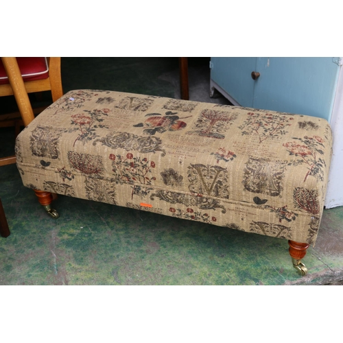 770 - Upholsterd foot stool, 37cm.