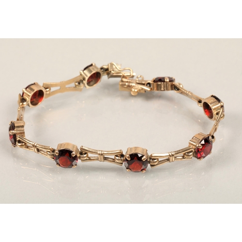 70 - 9ct gold and garnet bracelet.13 grams