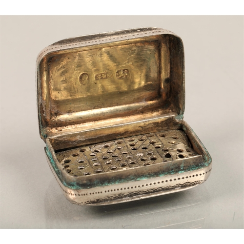 94 - Silver vinaigrette, Birmingham 1811 2.8cm x 2.0cm.