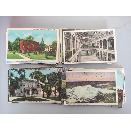 264 - Carton containing over 600 early to mid 20th century postcards mostly of American cityscapes and vie... 