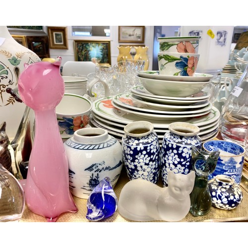 268 - Assortment of dinnerware including Villeroy & Boch 'Amapola', several cats and glass bird