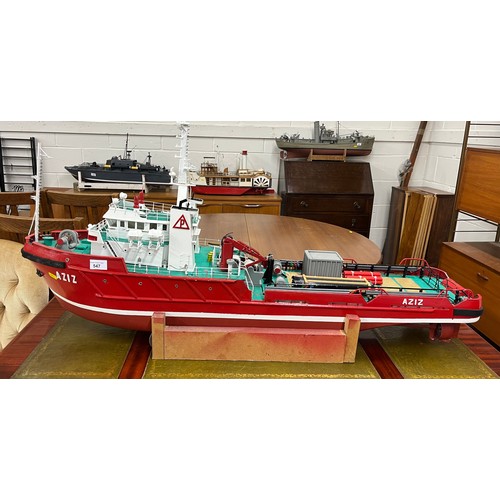 547 - Hand built radio controlled model of a boat(Aziz)110 cm long