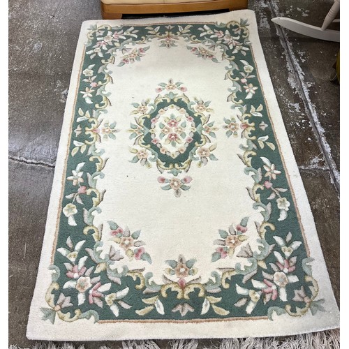 577 - Embossed wool rug152 cm x 93 cm