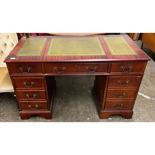 591 - Leather top desk