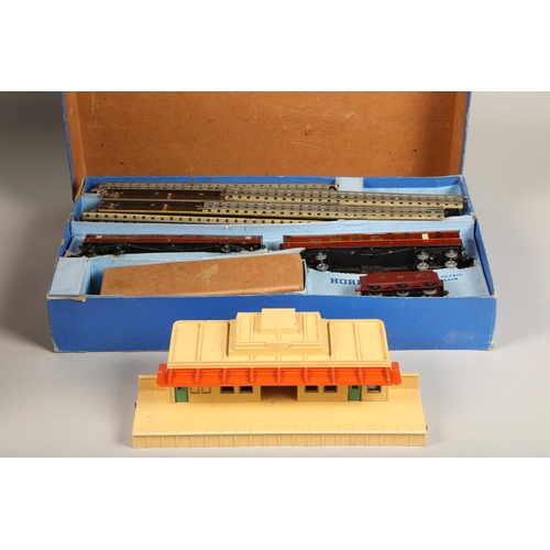 334 - Hornby Dublo Electric train set in box with accessories