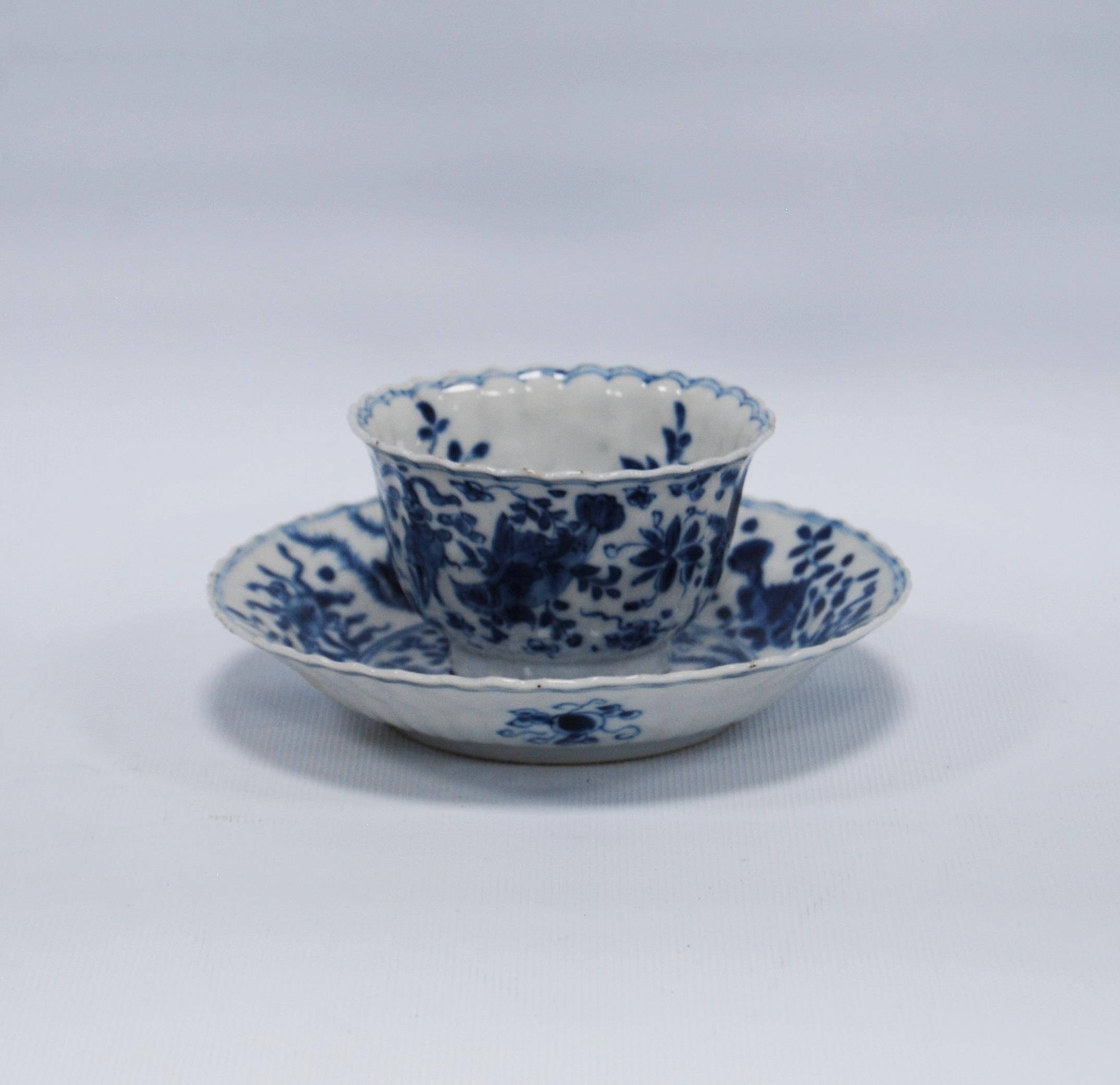 Lot - Large Chinese Kangxi blue and white porcelain jar/vase