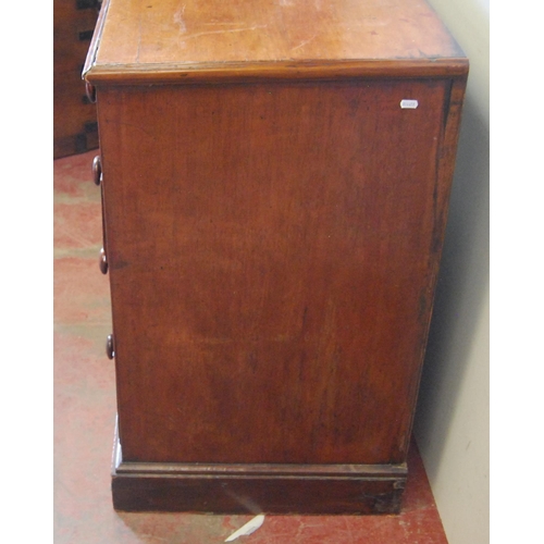 310 - George III mahogany chest of three short and three long graduated drawers with turned handles, on pl... 