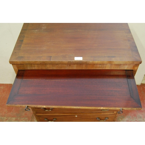 314 - Mahogany bachelor's chest of drawers in the George III style, c. early 20th century, with pull-out b... 