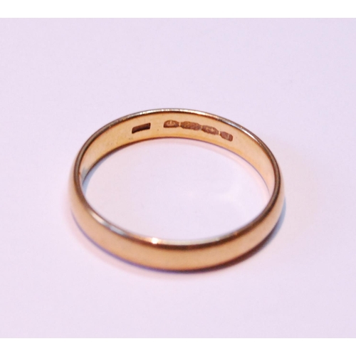 42 - 22ct gold band ring, size M, 3g.