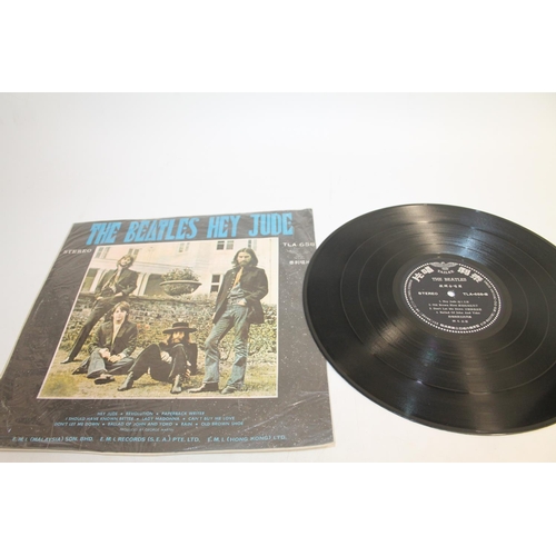 295 - The Beatles Hey Jude on Taiwan pressing, matrix TLA 658, The Beatles White Album double vinyl Taiwan... 