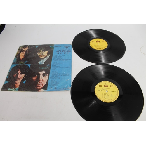 295 - The Beatles Hey Jude on Taiwan pressing, matrix TLA 658, The Beatles White Album double vinyl Taiwan... 