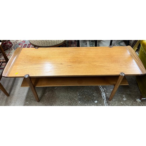 622 - Teak lounge table