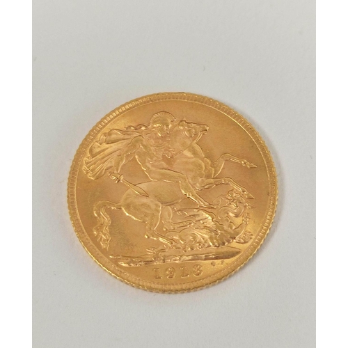 142 - United Kingdom. George V 1913 22ct gold full sovereign. EF