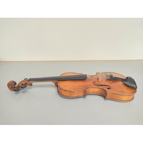 284 - Antique early 20th century 4/4 size violin, with spruce top and one piece maple back, in fitted hard... 