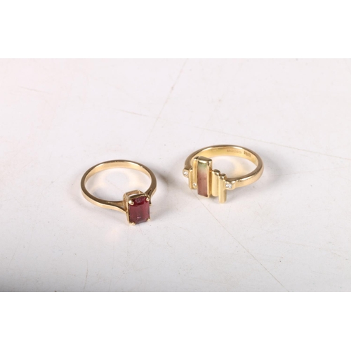 153 - 18ct gold hallmarked modernist style ring size M, and another with rectangle cut garnet size M, 7.4g... 