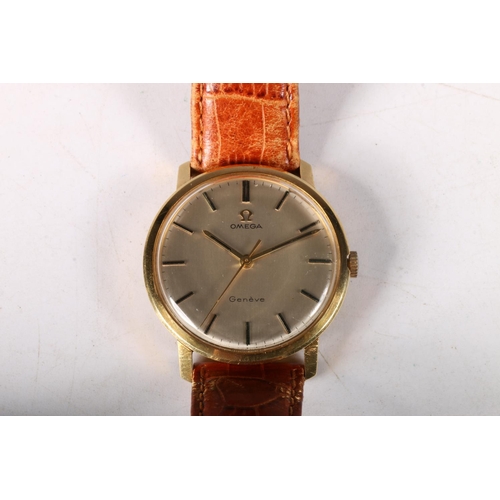 208 - 18ct gold cased Omega gentleman's wrist watch with  movement calibre: 601 and numbered 25878116 on l... 