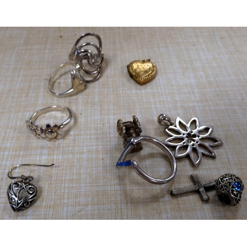 118 - Various silver jewellery and a plated locket.