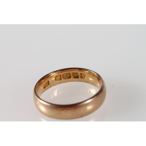 132 - 18ct gold wedding band, size M, 5.1g.