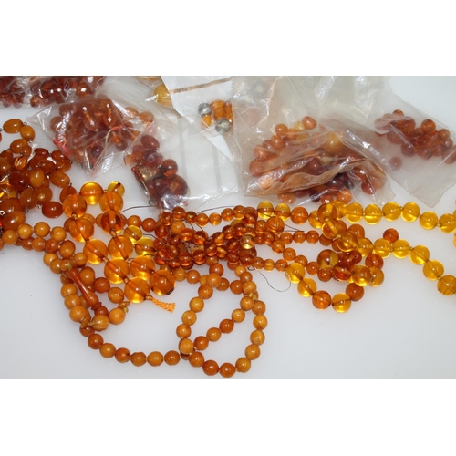 224 - Butterscotch amber style bead necklace (passes static test), 42g, a butterscotch amber style graduat... 