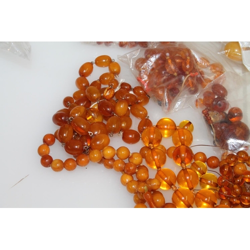 224 - Butterscotch amber style bead necklace (passes static test), 42g, a butterscotch amber style graduat... 