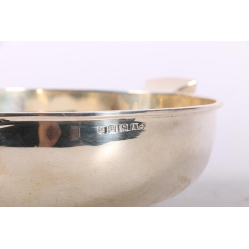 40C - George V silver quaich inscribed GLLC 1926, hallmarked Charles S Green & Co Ltd, Birmingham... 