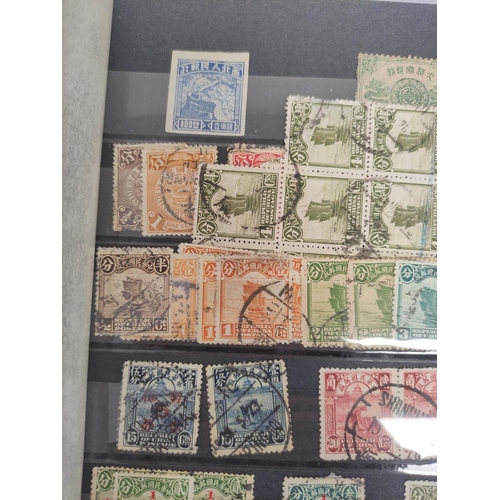 238 - Asia. Five collector's stamp albums with issues from Vietnam, China, Thailand and North Korea, among... 