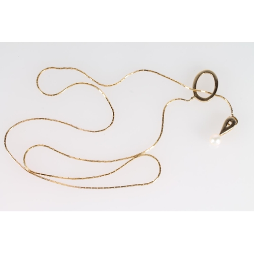 137 - 14ct yellow gold pendant set with large pearl on a flatlink chain, the oval frame section stamped '5... 