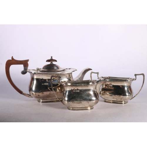 39 - George V silver tea pot, 15cm, hallmarked C W Fletcher & Son Ltd, Sheffield 1931, with matc... 