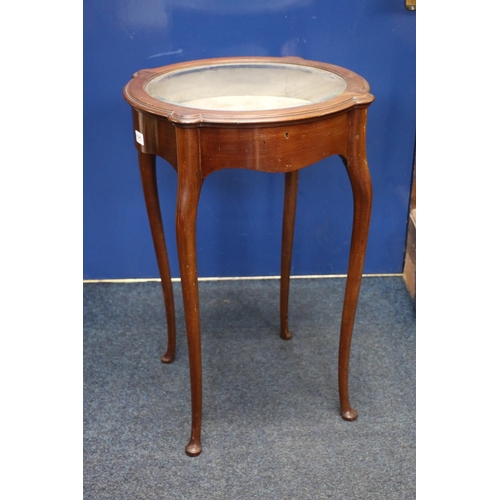 570 - Edwardian mahogany bijouterie table, the hinged circular top inset with bevelled glass panel, raised... 