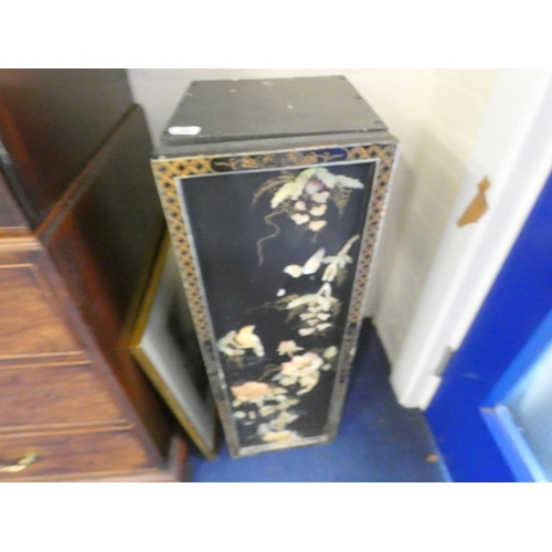 559 - Oriental black cupboard.