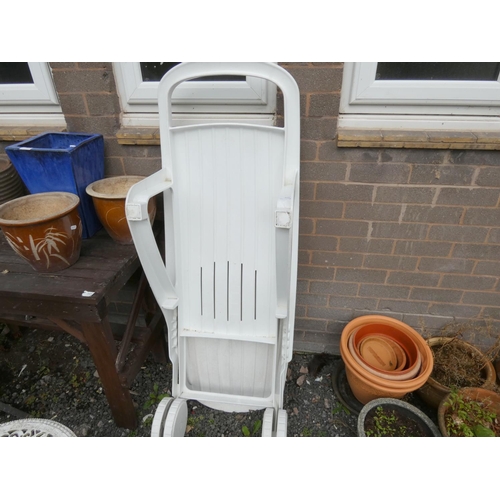 578 - White plastic sun lounger.