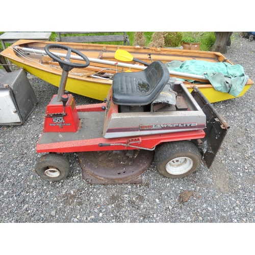 589 - MTD lawn flite sit on lawn mower, barn find (sold as seen).