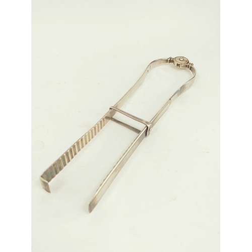 15 - Silver asparagus tongs, part thread edge, with spring pivoting joint, crested, by Walter Brind. Assa... 