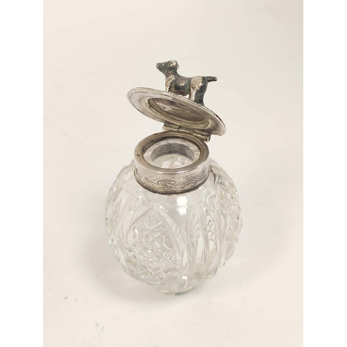 17 - Silver inkwell with hound finial on loaded circular box base. 1905. 76g