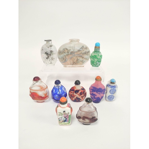 332 - Group of Chinese glass snuff bottles to include Peking glass and famille rose examples, various size... 