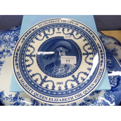 11 - Blue and white 'Ruskin' pattern ashet, another ashet, and a boxed Wedgwood 'Queen Mother' commemorat... 