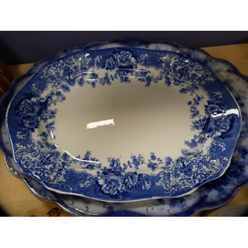 11 - Blue and white 'Ruskin' pattern ashet, another ashet, and a boxed Wedgwood 'Queen Mother' commemorat... 