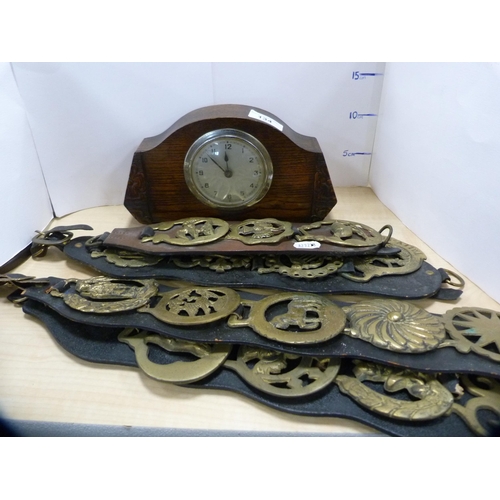 134 - Oak cased mantel clock and a collection of various horse brasses.