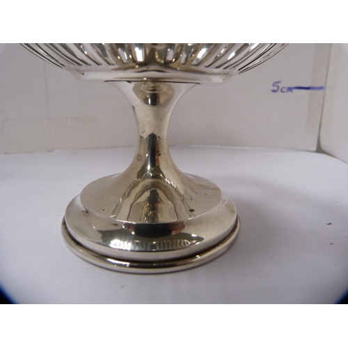 141 - Silver pierced bon-bon dish 72.6g.