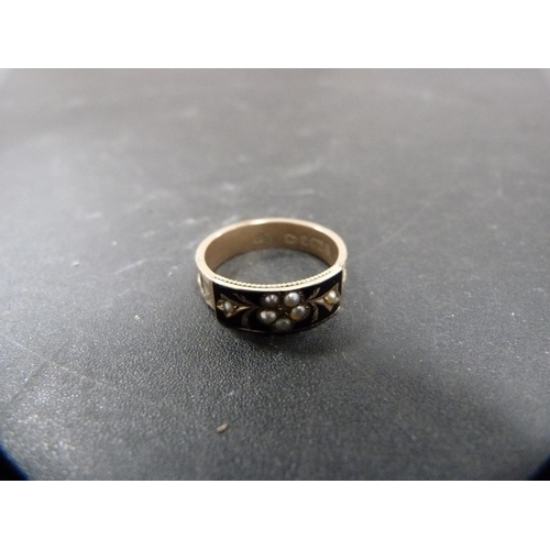 152 - Late Victorian/Edwardian 9ct gold black enamel and seed pearl mourning ring, set with small seed pea... 