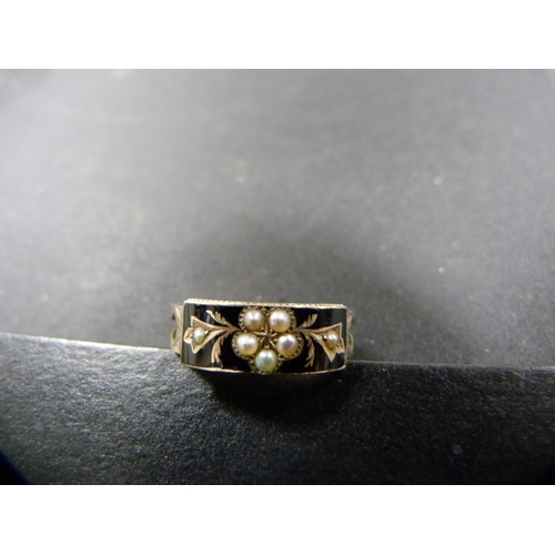 152 - Late Victorian/Edwardian 9ct gold black enamel and seed pearl mourning ring, set with small seed pea... 