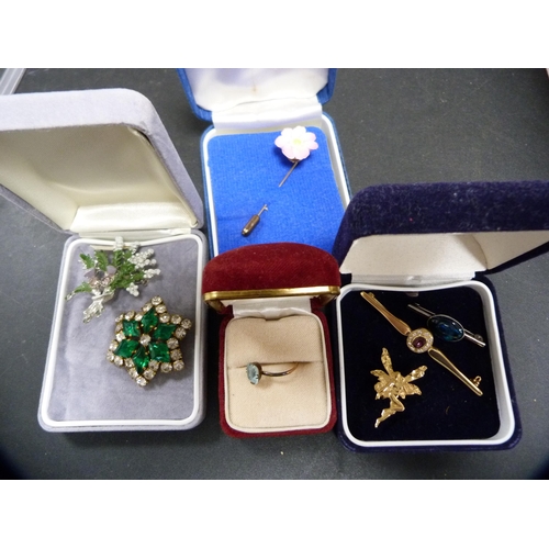 156 - 9ct gold gem-set lady's ring, 0.9g, and assorted costume brooches.