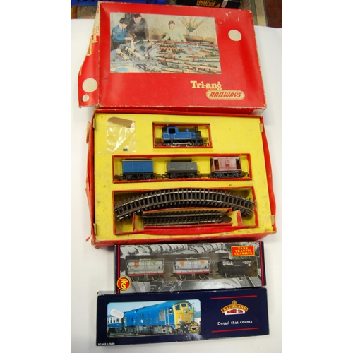 213 - OO gauge locomotives and tenders to include a Tri-ang R524 set, Bachmann class 24 diesel locomotive ... 