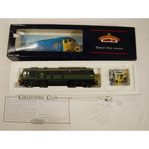 213 - OO gauge locomotives and tenders to include a Tri-ang R524 set, Bachmann class 24 diesel locomotive ... 