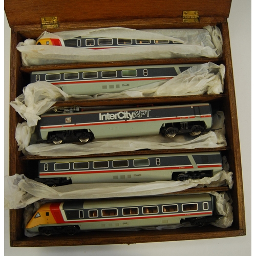 214 - Hornby: class 370 APT-P Advanced Passenger Train pack R794, in wooden display case.