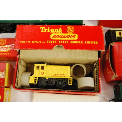 216 - Tri-ang: OO gauge boxed rolling stock to include Yard Switcher R353, Pullman 1st Class coach R2287, ... 