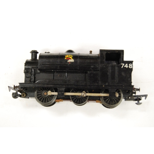 220 - Carton containing shunter locomotives and components to include Bachmann, Hornby and Tri-ang etc.