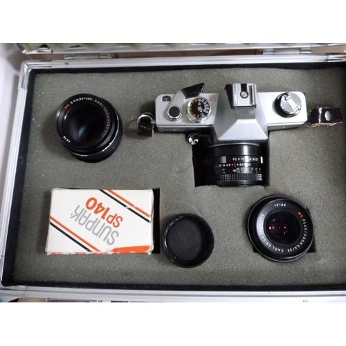 315 - Two Praktica MTL3 cameras, one example in a fitted box with a Carl Zeiss lens, instruction booklet a... 