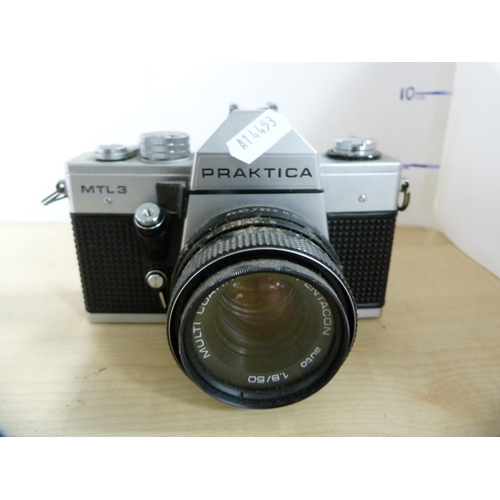 315 - Two Praktica MTL3 cameras, one example in a fitted box with a Carl Zeiss lens, instruction booklet a... 